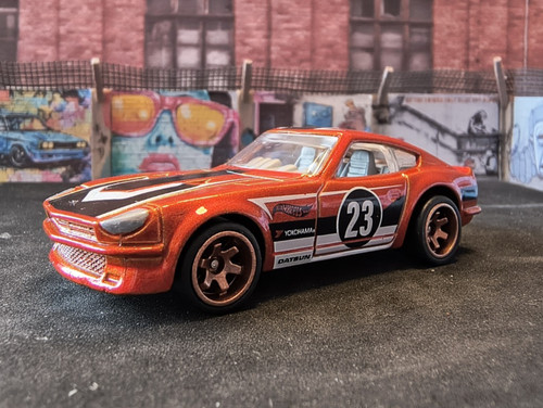 Hot wheels 1970 datsun - 1/64,